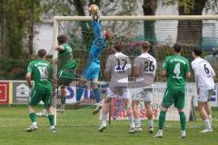 Landesliga - Saison 2024/25 - SV Manching - FC Kempten - Simon Berger (Nr.5 - SV Manching) - Siebken Christoph Torwart Kempten - Foto: Meyer Jürgen