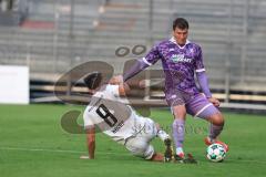Toto-Pokal; SV Wacker Burghausen - FC Ingolstadt 04; Zweikampf Kampf um den Ball Simon Lorenz (32, FCI) Ben Hagmeyer (8 SVWB)