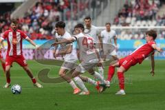 3. Liga - Saison 2023/24 - Rot-Weiss Essen - FC Ingolstadt 04 -  - Felix Keidel (Nr.43 - FCI) - Sandro Plechaty (#21 Essen) - Foto: Meyer Jürgen