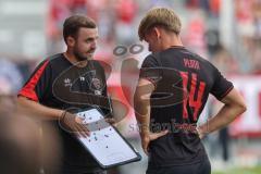 3. Liga - Saison 2025/26 - Energie Cottbus - FC Ingolstadt 04  - Co Tr.Talententw. /Übergangsbereich Fabian Reichler (FC Ingolstadt 04) gibt Anweisungen an Max Plath (Nr.14 - FC Ingolstadt 04) - XXXXX - Foto: Meyer Jürgen