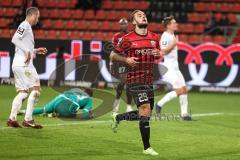 3. Liga; FC Ingolstadt 04 - Hallescher FC; David Kopacz (29, FCI) Torchance verpasst, ärgert sich, Torwart Gebhardt Felix (23 Halle) fängt