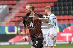 2.BL; FC Ingolstadt 04 - Hannover 96; Tor Jubel Treffer Faust Maximilian Beister (11, FCI)