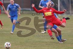 Kreisliga - Saison 2024/25- SV Hundszell - TSV Kösching-  - Jonas Betz rot Kösching - Saber Novroze  blau Hundszell - Foto: Meyer Jürgen
