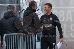 3.Liga - Saison 2022/2023 - FC Ingolstadt 04 -  - Cheftrainer Michael Köllner (FCI) beim ersten Training - Cheftrainer Michael Köllner (FCI) begrüßt Christoph Heck Mitglied des Aufsichtsrat - Foto: Meyer Jürgen