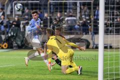 3. Liga; TSV 1860 München - FC Ingolstadt 04; Sebastian Grönning (11, FCI) Torchance verpasst Hiller Marco (1 TSV) kommt zum Ball, Glück Michael (35 TSV)