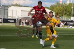 Freundschaftsspiel - Saison 2022/2023 - FC Ingolstadt 04 -  SpVgg Bayreuth - Denis Linsenmayer (Nr.23 - FCI) - Tim Latteier (Nr.22 - SpVgg Bayreuth) - Foto: Meyer Jürgen