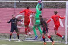 A - Junioren Bundesliga Süd/Südwest -  Saison 2021/2022 - FC Ingolstadt 04 - Eintracht Frankfurt - Perconti Jonas (#2 FCI) - Bignetti Matteo Torwart Frankfurt - Krupa Jerpen (#10 FCI) - Foto: Meyer Jürgen