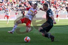 2.BL; FC Ingolstadt 04 - SSV Jahn Regensburg; Marcel Gaus (19, FCI) Jan Elvedi (33 SSV)