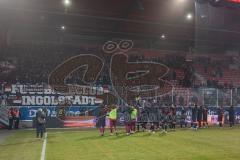 3. Liga; SSV Jahn Regensburg - FC Ingolstadt 04; Spieler bedanken sich bei den Fans Sieg Jubel Freude 0:3