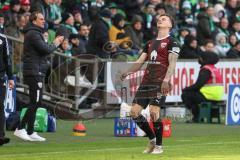 2.BL; SV Werder Bremen - FC Ingolstadt 04; Florian Pick (26 FCI) ärgert sich Cheftrainer Rüdiger Rehm (FCI)