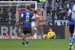 3. Liga; Arminia Bielefeld - FC Ingolstadt 04; Tor Jubel Treffer für Bielefeld, Torwart Marius Funk (1, FCI) am Boden