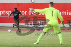 Relegation 2 - U17 - SSV Jahn Regensburg - FC Ingolstadt 04 - Michael Udebuluzor (25 FCI) Angriff Torwart Milan Herczig (1 SSV)