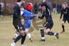 Freundschaftsspiel - Saison 2025/26 - SV Menning - SV Manching - Rainer Meisinger (Nr.8 - SV Manching) - Philip Wolfsfellner blau Menning  - Foto: Meyer Jürgen