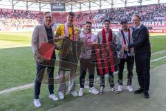 3. Liga; FC Ingolstadt 04 - Hannover 96 II; Sieger im Sparkassen Cup, links Oliver Samwald (Sparkasse Ingolstadt) und rechts Geschäftsführers Dietmar Beiersdorfer (FCI Sport Kommunikation)