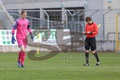 Toto Pokal - TSV 1860 München - FC Ingolstadt 04 - Torwart Robert Jendrusch (1, FCI) geht zum Elfmeterpunkt