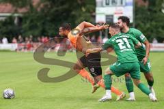 Toto-Pokal; SV Manching - FC Ingolstadt 04; Leon Guwara (6, FCI) Ralf Schröder (SVM)