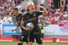 3. Liga; Rot-Weiss Essen - FC Ingolstadt 04; Anschlusstreffer 2:1 Tor Jubel Treffer Tobias Bech (11, FCI) mit Pascal Testroet (37, FCI)