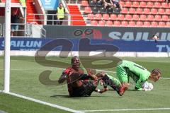 3. Fußball-Liga - Saison 2022/2023 - FC Ingolstadt 04 - SpVgg Bayreuth - Moussa Doumbouya (Nr.27 - FCI) - Torwart Sebastian Kolbe (Nr.31 - SpVgg Bayreuth) - Foto: Meyer Jürgen