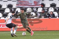 3. Liga; SC Verl - FC Ingolstadt 04; Deniz Zeitler (38, FCI) Zweikampf Kampf um den Ball Mikic Daniel (4 Verl)