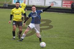 Kreisliga Saison 2022/2023 - TSV Großmehring - FC Hitzhofen  - Johannes Brunnhuber blau Großmehring - Faruk Rencber gelb Hitzhofen - Foto: Meyer Jürgen