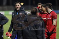 3. Liga; 1. FC Schweinfurt 05 - FC Ingolstadt 04; Spiel ist aus, Unentschieden Remis 1:1 Gustav Christensen (24, FCI) Yann Sturm (7, FCI) Linus Rosenlöcher (19, FCI) Spieler bedanken sich bei den mitgereisten Fans