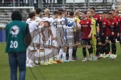 3.Liga - Saison 2022/2023 - SV 07 Elversberg - FC Ingolstadt 04 -Die Mannschaften begrüßen sich  -  Foto: Meyer Jürgen