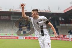 2.BL; 1. FC Heidenheim - FC Ingolstadt 04; Stefan Kutschke (30, FCI) bedankt sich fürs Zuspiel