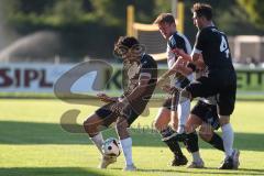 Bezirksliga - Saison 2025/26 - TSV Ober./Unterhaunstadt - VFR Garching - Oliver Günther  (Nr.17 - TSV Ober-/Unterh.stadt) - Luca Monetti schwarz Garching links - Foto: Meyer Jürgen