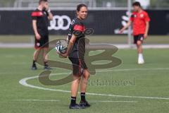 3. Liga - Saison 2024/25 - Trainingsauftakt- FC Ingolstadt 04 -  - Cheftrainerin Sabrina Wittmann (FCI) mit Ball -  XXXXX - Foto: Meyer Jürgen