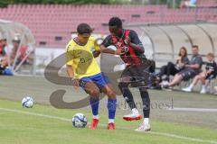 Bayernliga Nord - Saison 2024/25 - Freundschaftsspiel - FC Ingolstadt 04 II - FC Pipinsried - Jason Osei Tutu (Nr.11 - FCI U21) - Krist Benjamin gelb Pipinsried  - Foto: Meyer Jürgen