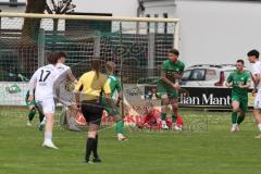 Landesliga - Saison 2024/25 - SV Manching - FC Kempten - Torwart Obermeier Thomas (Nr.1 - SV Manching) wert den BAll ab - Mekhimar Ahmed weiss Kempten mit einer Torchance - Foto: Meyer Jürgen