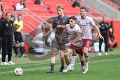 3. Liga; FC Ingolstadt 04 - VfL Osnabrück; Zweikampf Kampf um den Ball Emre Gül (5, FCI) Schumacher Kevin (13 VFL) Max Besuschkow (17, FCI)