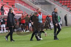 3. Liga - FC Bayern 2 - FC Ingolstadt 04 - Spiel ist aus, hängende Köpfe 2:2, Cheftrainer Tomas Oral (FCI) ärgert sich, Maximilian Beister (11, FCI) Direktor Sport Michael Henke (FCI) Fitnesstrainer Jörg Mikoleit (FCI)