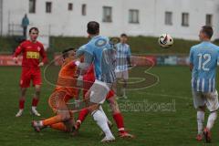 Kreisliga - Saison 2025/26- TSV Kösching - FC Sandersdorf - Philipp Gierl Torwart Sandersdorf - Michael Detling blau Sandersdorf  - Sebastian Zabka rot Kösching - Foto: Meyer Jürgen