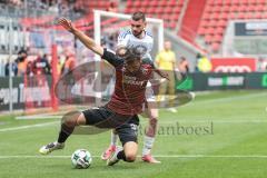 3. Liga; FC Ingolstadt 04 - MSV Duisburg; Zweikampf Kampf um den Ball Lukas Fröde (34, FCI) Bulic Rasim (6 MSV)