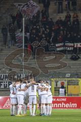 3. Liga; SV Waldhof Mannheim - FC Ingolstadt 04; Teambesprechung vor dem Spiel vor den mitgereisten Fans