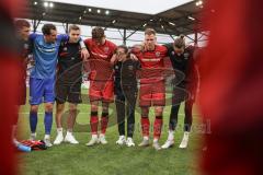 3. Liga; FC Ingolstadt 04 - SSV Ulm; Sieg Jubel Freude Teambesprechung Cheftrainerin Sabrina Wittmann (FCI) nach dem Spiel auf dem Spielfeld