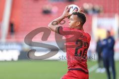 3. Liga; FC Ingolstadt 04 - 1. FC Saarbrücken; Marcel Costly (22, FCI) Einwurf