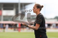 Testspiel ; 3. Liga; FC Ingolstadt 04 - VfR Mannheim; Cheftrainerin Sabrina Wittmann (FCI) gibt Anweisungen