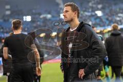 2.BL; Hamburger SV - FC Ingolstadt 04; Niederlage, hängende Köpfe 3:0, Spieler bedanken sich bei den Fans, Marcel Gaus (19, FCI)