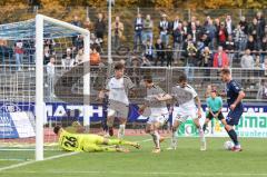 3. Liga; VfB Oldenburg - FC Ingolstadt 04; der Ball geht nicht ins Tor, Torwart Boevink Pelle (26 VfB) sicher, Calvin Brackelmann (17, FCI) Nikola Stevanovic (15, FCI) Arian Llugiqi (25, FCI) Engel Dennis (22 VfB)