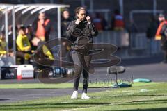 3. Liga; Borussia Dortmund II - FC Ingolstadt 04; an der Seitenlinie, Spielerbank Cheftrainerin Sabrina Wittmann (FCI)