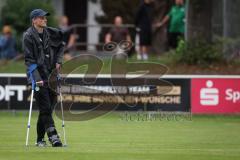 Landesliga - Saison 2026/27 - SV Manching - SC Cosmos Aystetten - Rainer Meisinger (Nr.8 - SV Manching) verletzt und mit Krücken - XXXXX - Foto: Meyer Jürgen