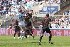 3. Liga; TSV 1860 München - FC Ingolstadt 04; Zweikampf Kampf um den Ball Max Besuschkow (17, FCI) Steinkötter Justin (9 TSV)