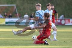 Kreisliga - Saison 2025/26- SV Kasing - FC Sandersdorf - Niklas Mühl blau Sandersdorf - Bernd Noll rot Kasing - Foto: Meyer Jürgen