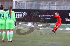 2. Frauen-Bundesliga - Saison 2021/2022 - FC Ingolstadt 04 - VFL Wolfsburg II - Mailbeck Alina (#8 FCI) beim Freistoß - Foto: Meyer Jürgen