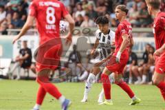 Toto Pokal; FC Memmingen - FC Ingolstadt 04, 2. Runde; Flanke Jongmin Seo (7, FCI) Constantin Kresin (23 FCM)