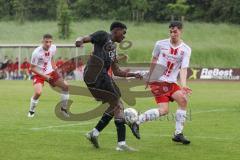 Relegation 2 - U17 - SSV Jahn Regensburg - FC Ingolstadt 04 - Michael Udebuluzor (25 FCI) Zweikampf