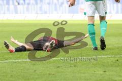 2.BL; SV Werder Bremen - FC Ingolstadt 04; Florian Pick (26 FCI) ärgert sich am Boden