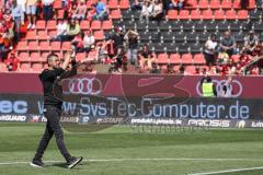 3. Liga; FC Ingolstadt 04 - SV Elversberg; Cheftrainer Michael Köllner (FCI) bedankt sich bei den Fans Fankurve